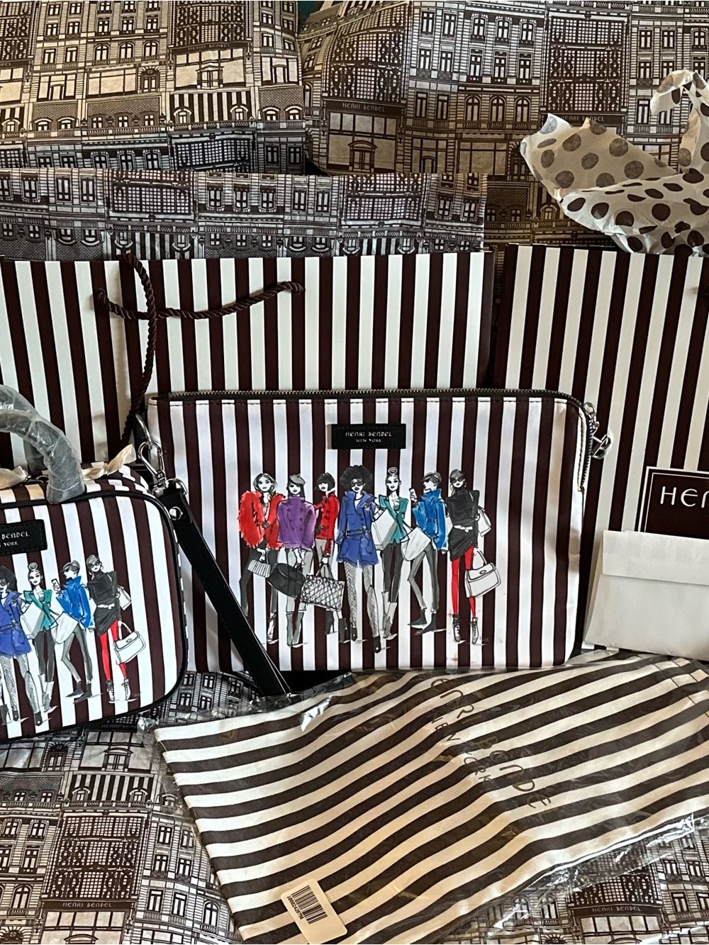 Henri Bendel, Slim Hanging Weekender-Izak Girl Print, Matching Pouch, Toiletry - Picture 14 of 14